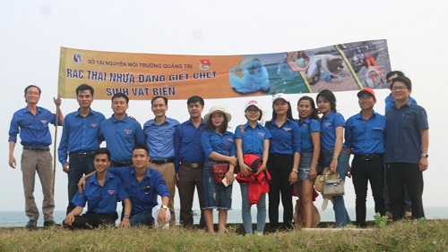 Sở TN&MT Quảng Trị tuyên truyền về phòng chống rác thải nhựa tại đảo Cồn Cỏ